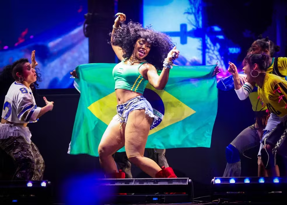 Cantora SZA é exaltada por brasileiros após show no Lollapalooza 2024