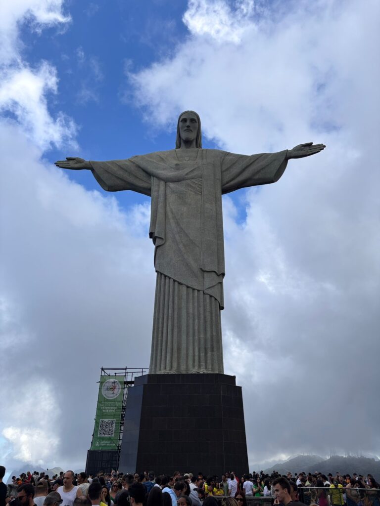 Cristo Redentor e a vista do morro do corcovado